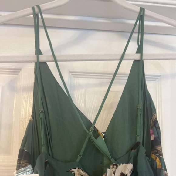 "Stand out this summer in a brand new green Urban Outfiters sun/summer dress-NWT - Picture 3 of 4